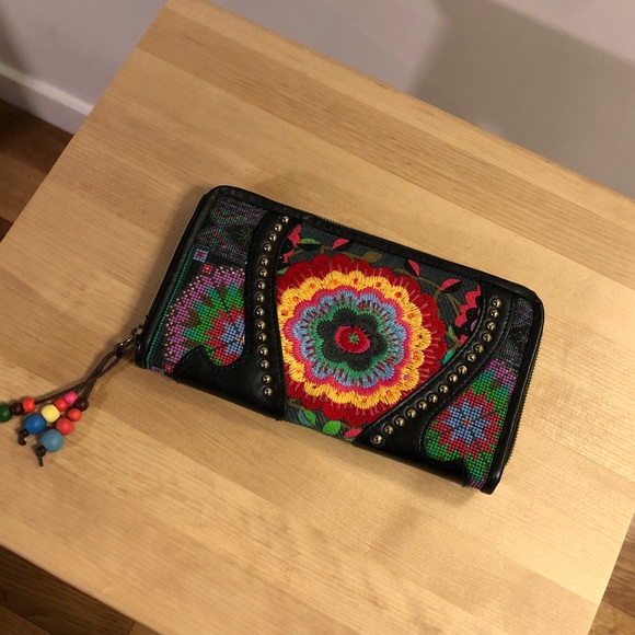 Super Cute Clutch / Wallet - Picture 2 of 3